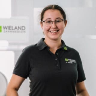 Porträt von Alicia Reithe aus dem Team von WIELAND Zahnmedizin